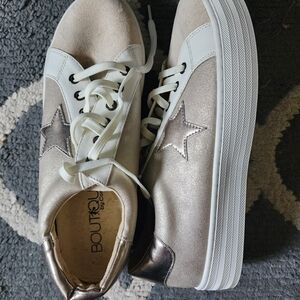 LIKE NEW Corkys Silver and White Star Sneakers